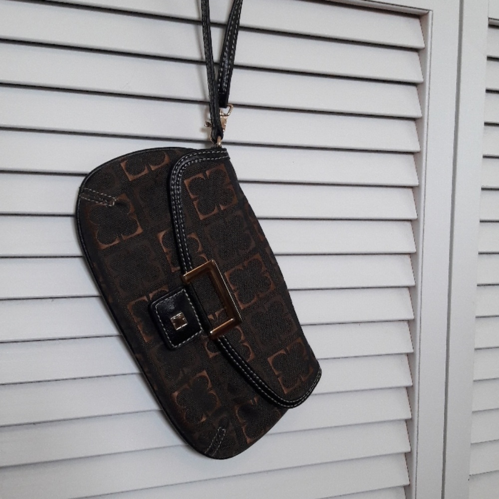 Wrist strap purse
